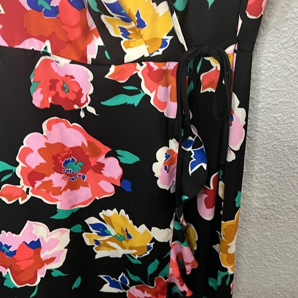 Who What Wear Floral Wrap Dress Small Ruffle - Picture 6 of 8